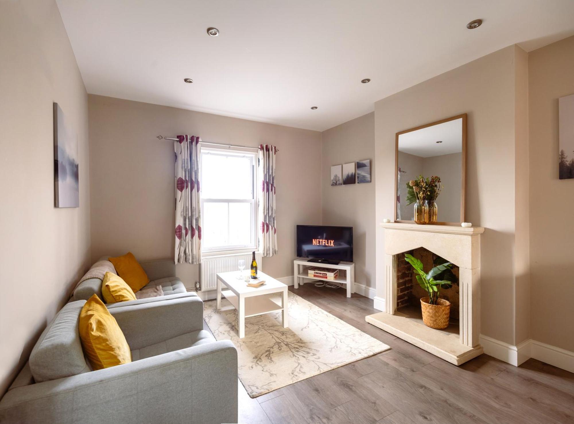Family Home In Central Guildford With Parking Eksteriør billede
