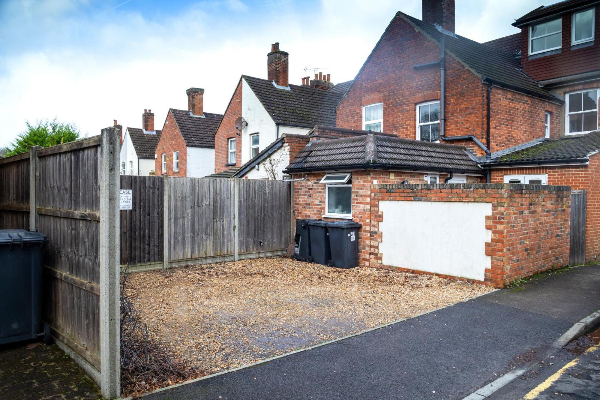Family Home In Central Guildford With Parking Eksteriør billede