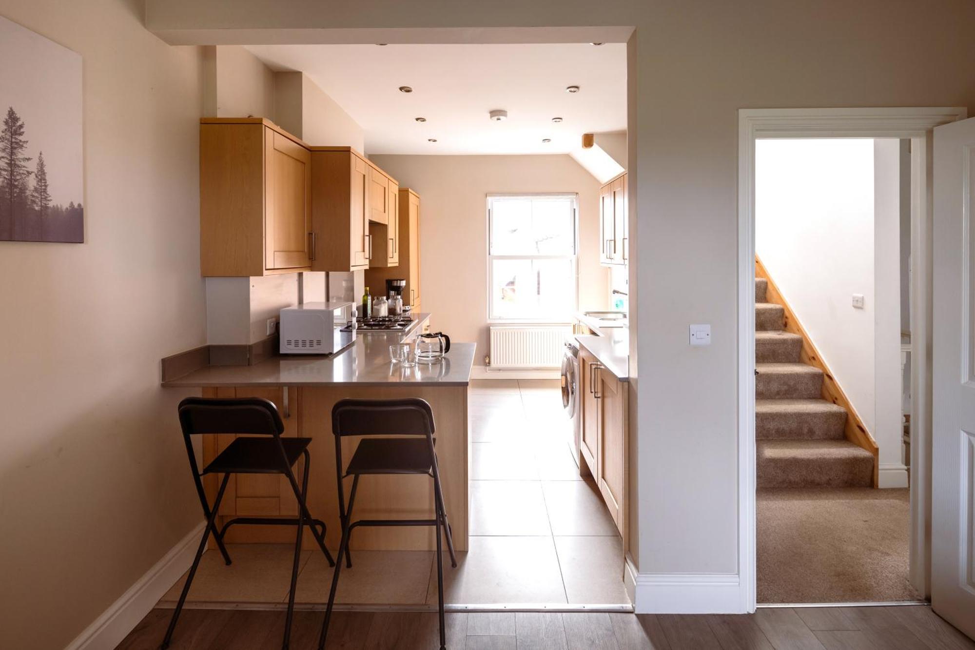 Family Home In Central Guildford With Parking Eksteriør billede